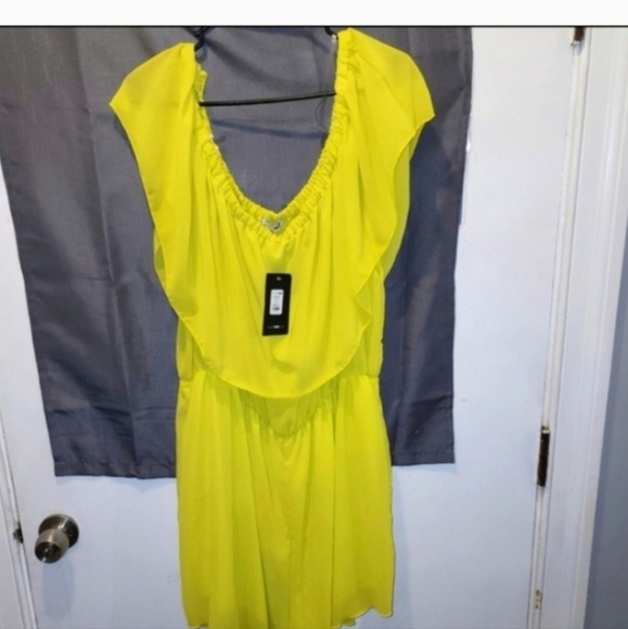 NWT FASHION NOVA BRIGHT YELLOW ROMPER 3X - Picture 3 of 4